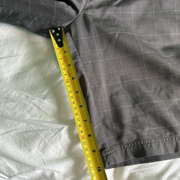 Sun Ice. GOLF Shorts. 34”W x 10” inseam. Like new. - Picture 6 of 8